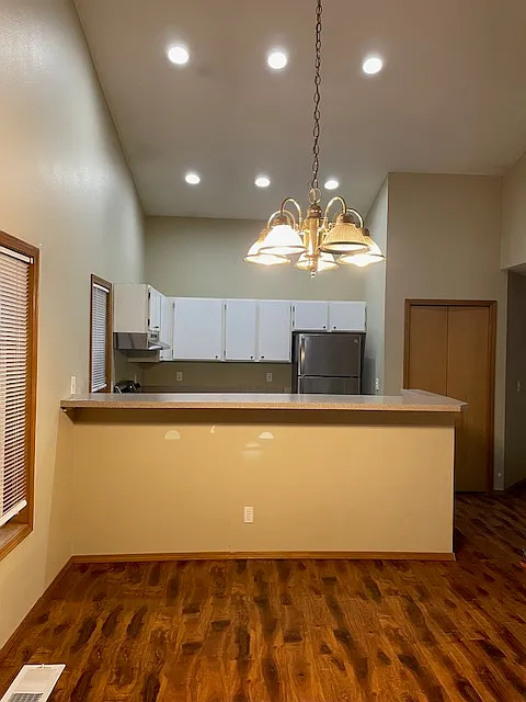 2 bed, 1100 sqft, $2,100 — Photo 4