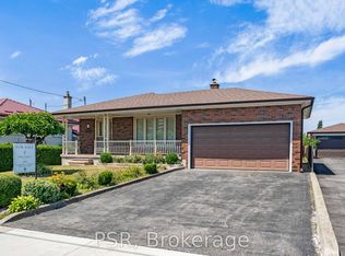 4 Gatesgill Cres, Toronto, ON M3M1X9