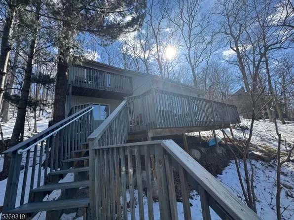 364 Skyline Lake Dr, Ringwood Boro, NJ 07456