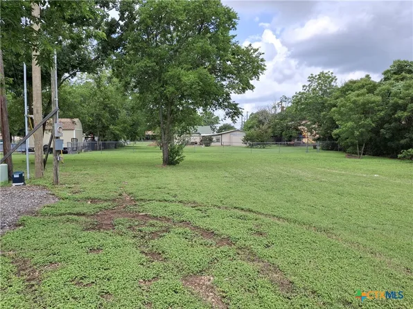 484 E Avenue R, Belton, TX 76513