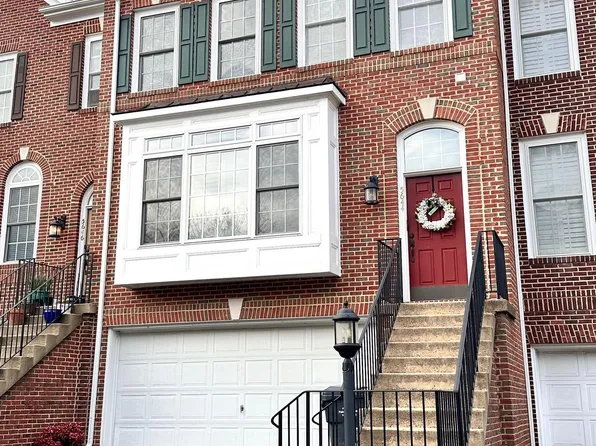 5644 Governors Pond Cir, Alexandria, VA 22310