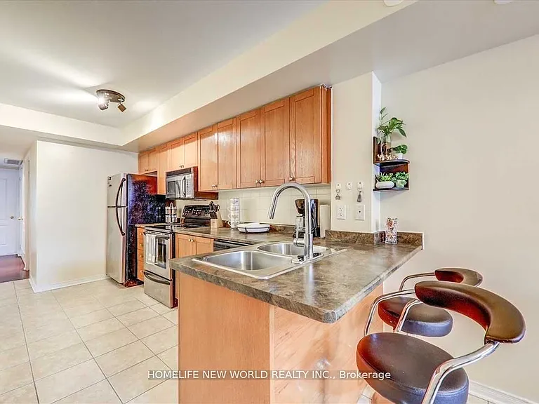 35 Strangford Ln #204 — Photo 4