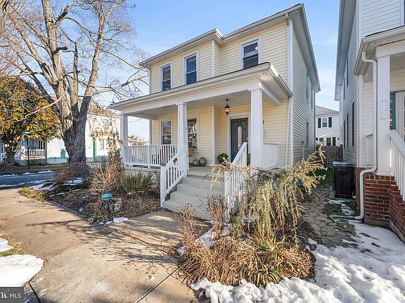 2nd image of 1617 Charles St