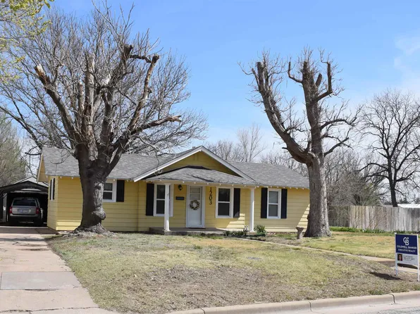 1203 Cottonwood St, Ellis, KS 67637