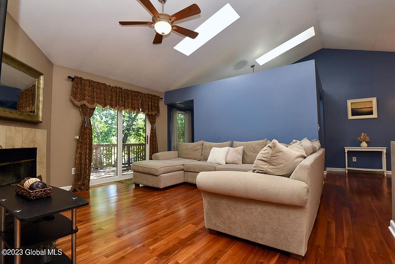 4th image of 16 Ponderosa Drive