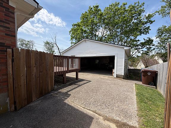 4th image of 17 Holiday Rd