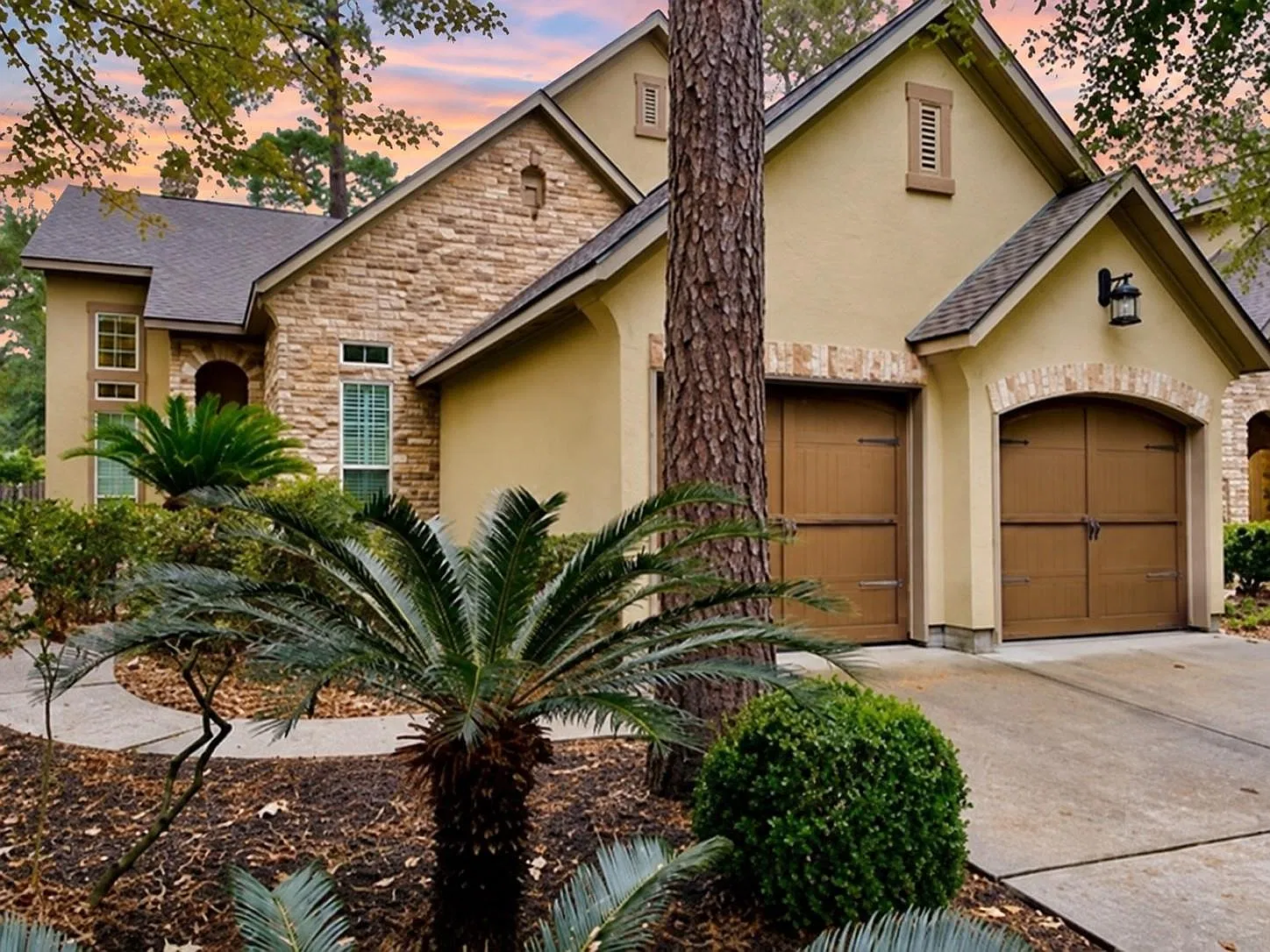 4 bed, 2.5 bath, 2452 sqft, $4,500 — Photo 1