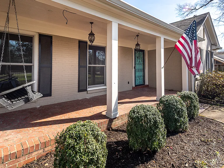 500 Colonial Rd — Photo 2