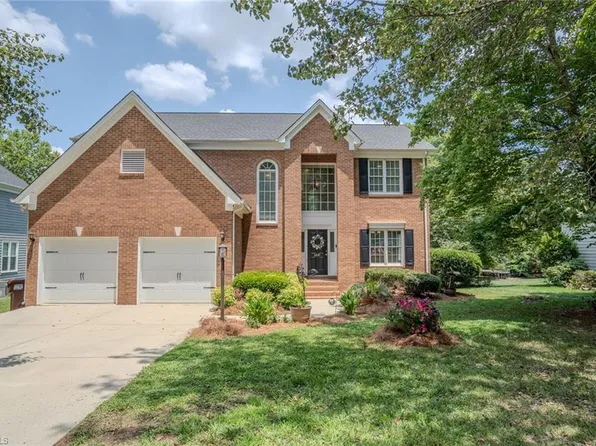 3221 Peninsula Dr, Jamestown, NC 27282