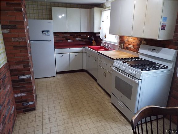 5th image of 210 S Webber Dr