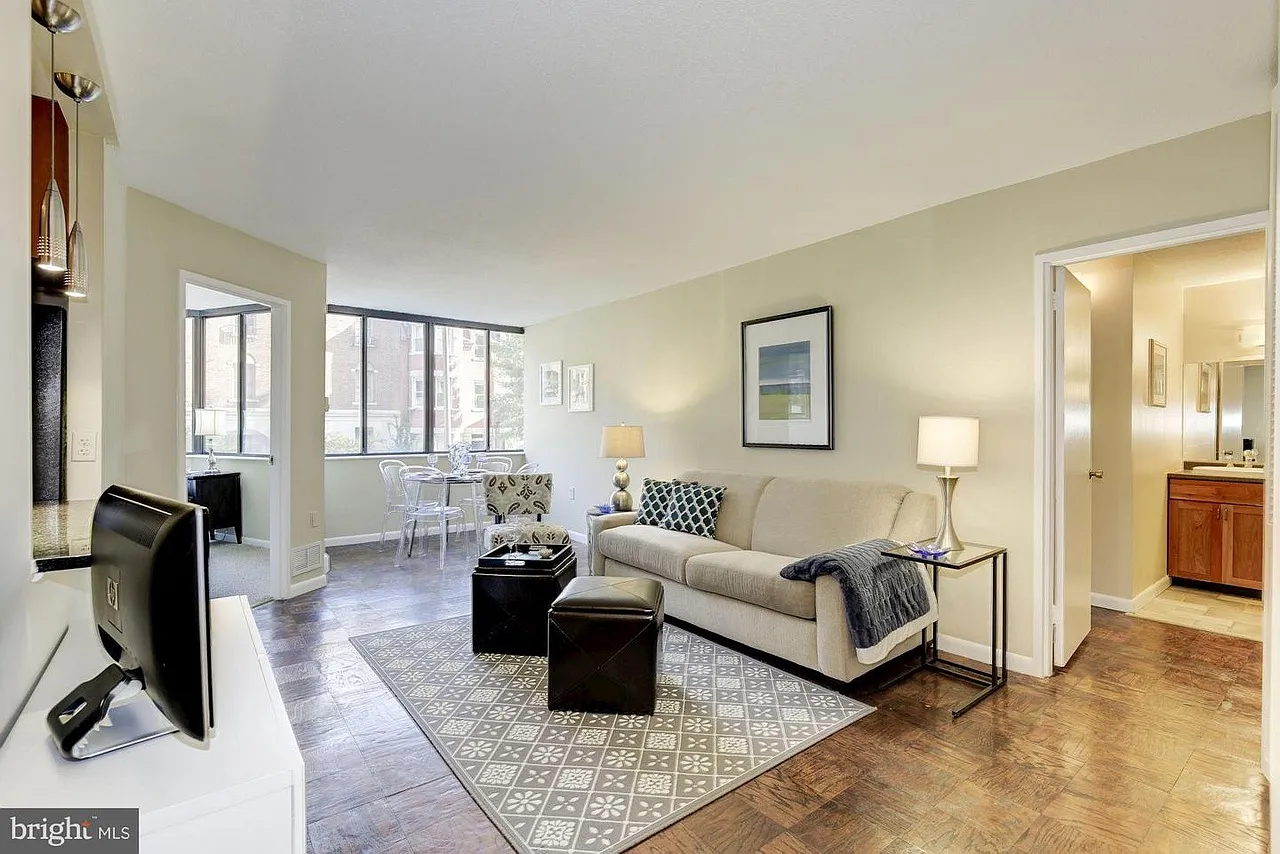 1718 P St NW APT 206 photo 1