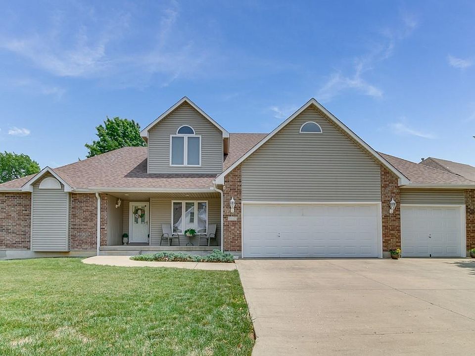 1st image of 612 NE Leann Dr