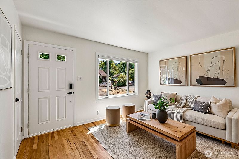 3rd image of 9227 Palatine Avenue N