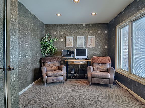 5th image of 45585 Freemont Dr