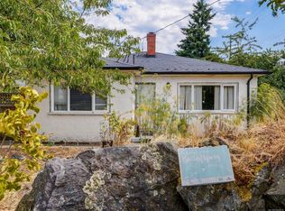 2607 Shelbourne St, Victoria, BC V8R 4L8