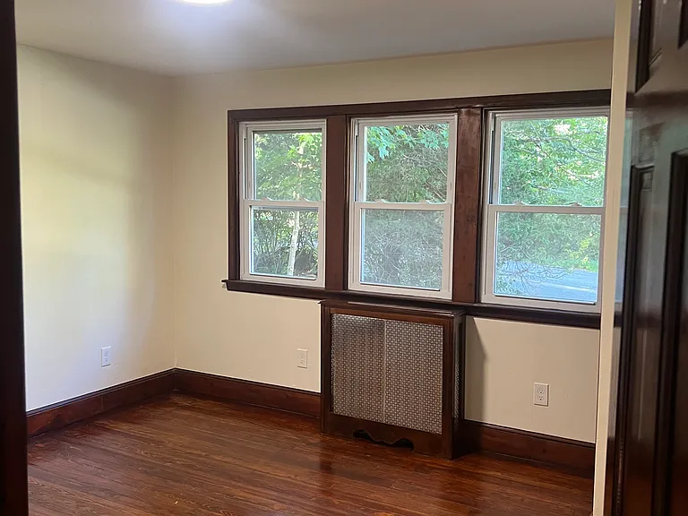 528 Elm Rd — Photo 7