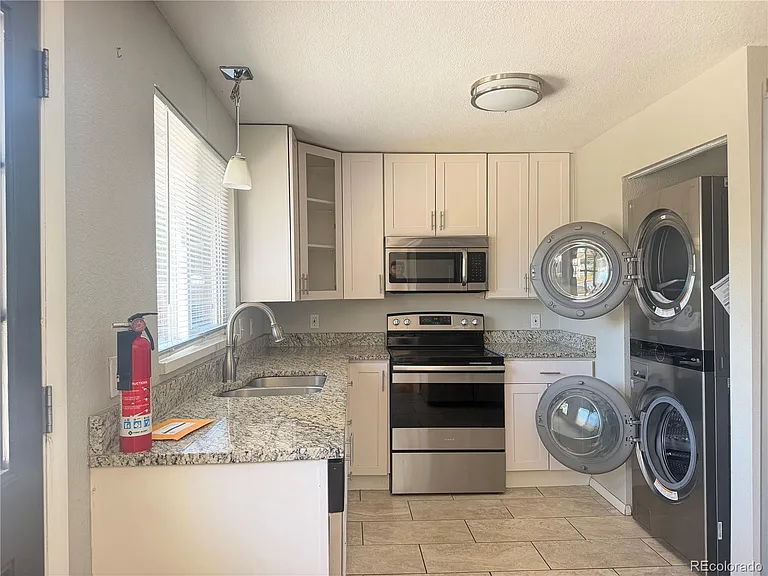 3470 W Arizona Ave — Photo 6