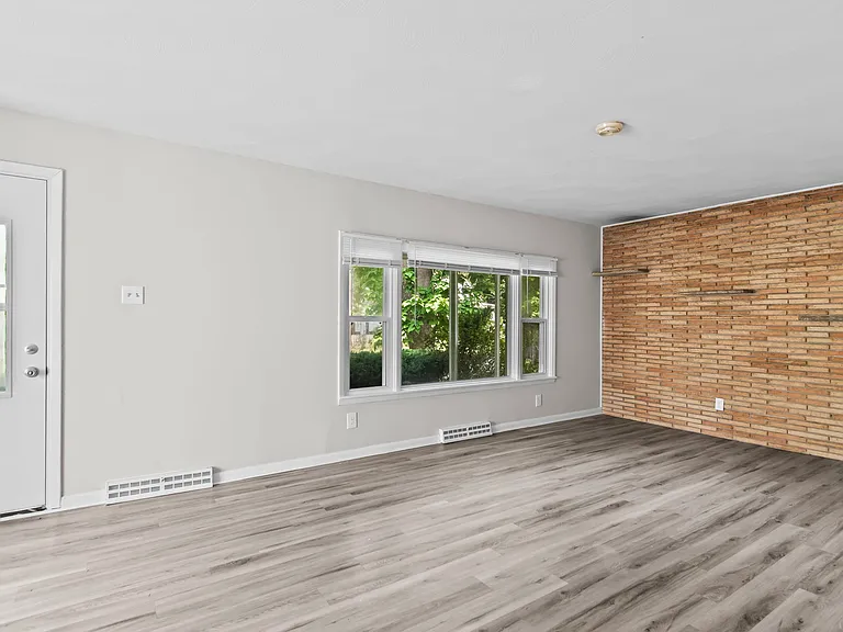 1220 N Bond St — Photo 22