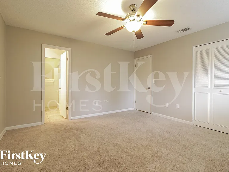 1340 Sharon Dr — Photo 8