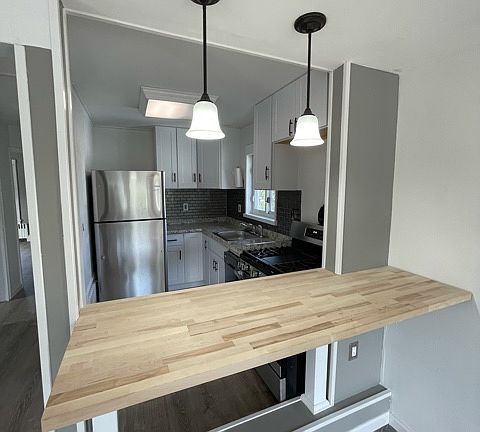 2nd image of 33 Southfield Ave APT 2
