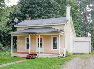 513 N Gremps St, Paw Paw, MI 49079