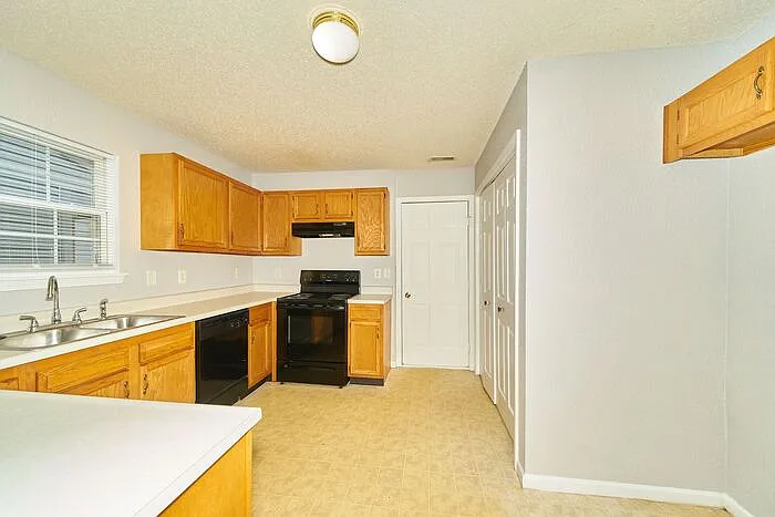 8133 Maple Stream Ln — Photo 8