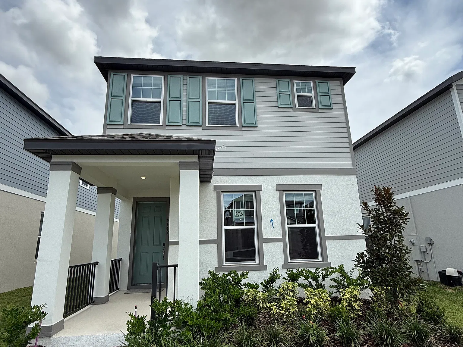 4 bed, 2.5 bath, 2152 sqft, $3,200 — Photo 1