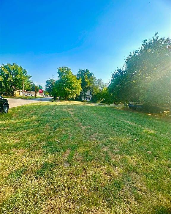 2nd image of 1202 W Iowa Ave Lot 8