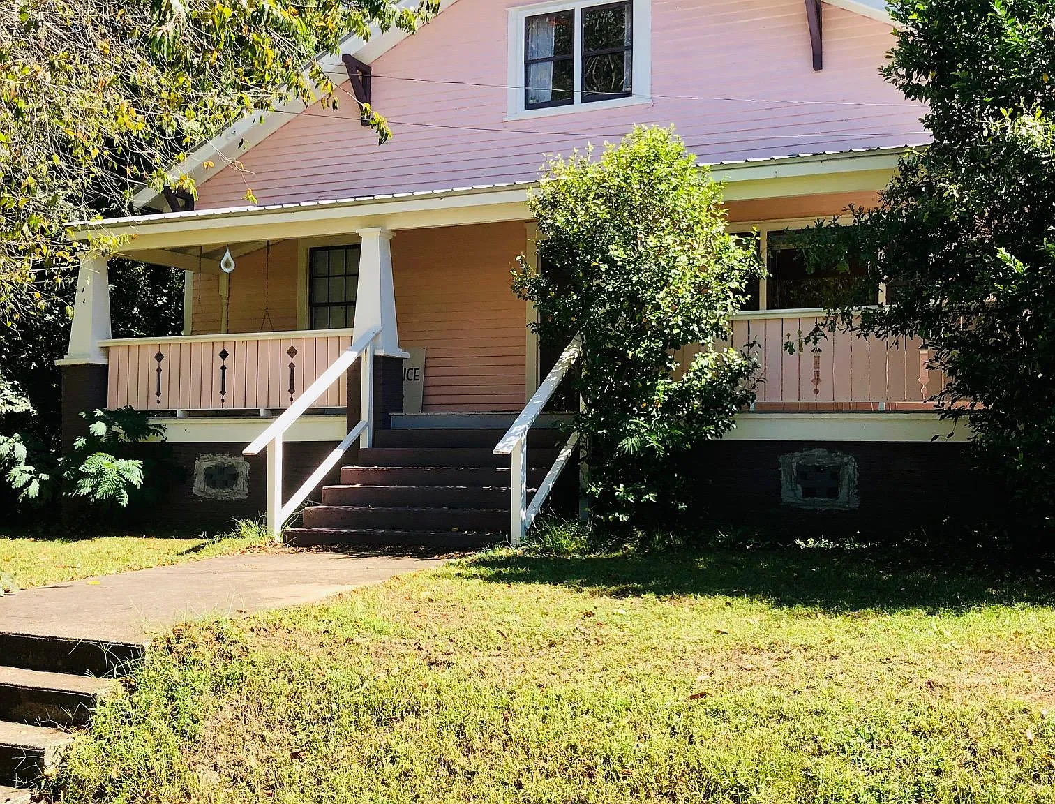 4 bed, 2.5 bath, 2700 sqft, $3,000 — Photo 1