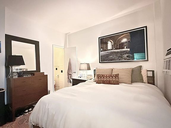 3rd image of 112 W 72nd St APT 10D
