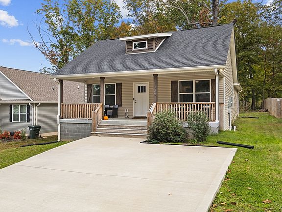 3rd image of 103C Oak Park Dr