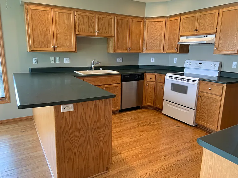 1228 N High Point Rd — Photo 6