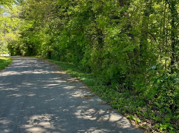 1269 Jackson Dr, Madisonville, TN 37354