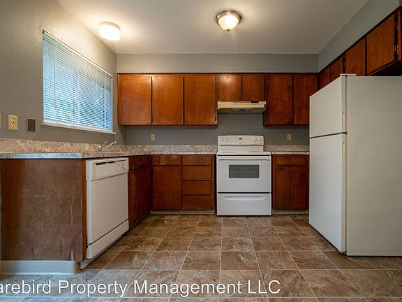 5th image of 15631 NE Glisan St APT 6