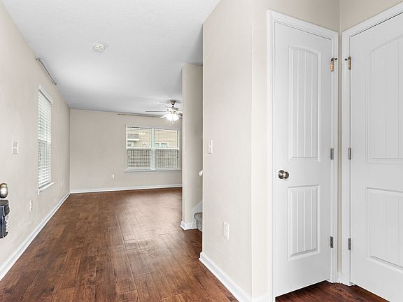3rd image of 5889 Old Plantation Ct
