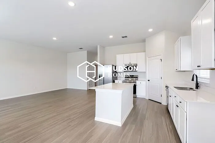 4 bed, 2.0 bath, 1763 sqft, $1,649 — Photo 4