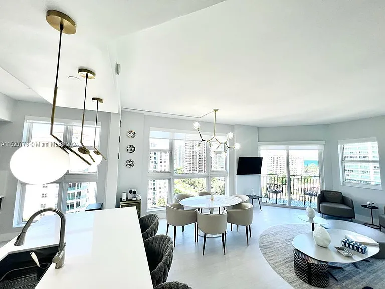 19900 Country Club Dr #Penthouse 20 — Photo 2