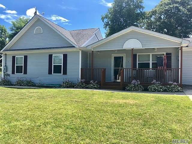 1st image of 4 Oakmont Ave