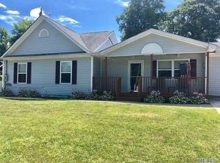 4 Oakmont Ave, Selden, NY 11784