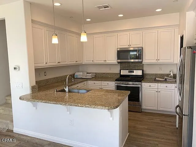 4 bed, 3.5 bath, 2207 sqft, $3,950 — Photo 4
