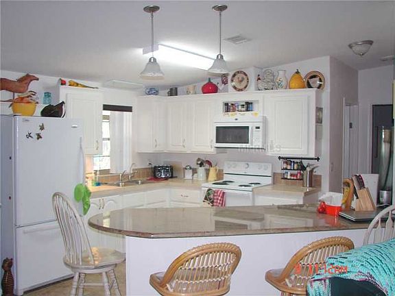 4th image of 236 S Port Royal Ln
