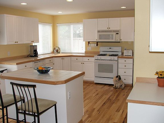 Spacious kitchen!