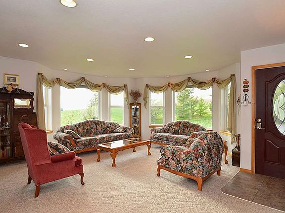 5th image of 530 W Carbury St