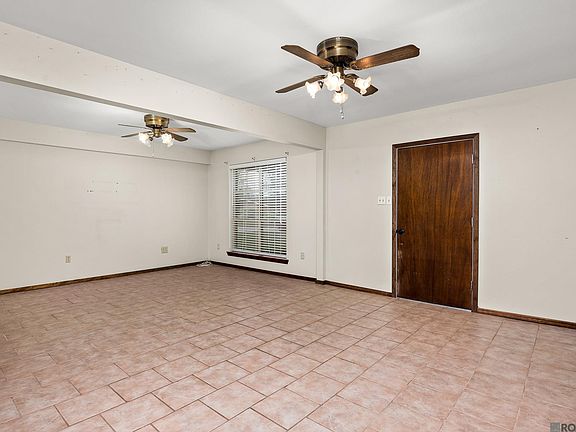 3rd image of 2411 Boxwood Dr