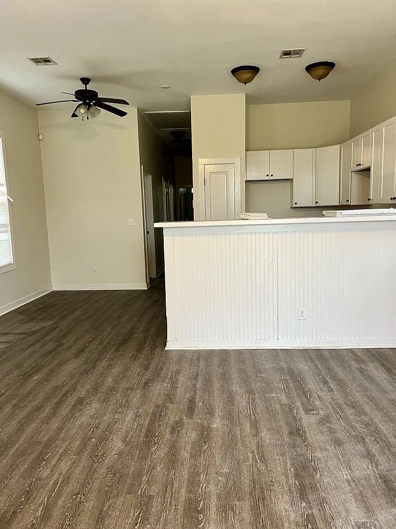 3 bed 2 bath single family home — Photo 2