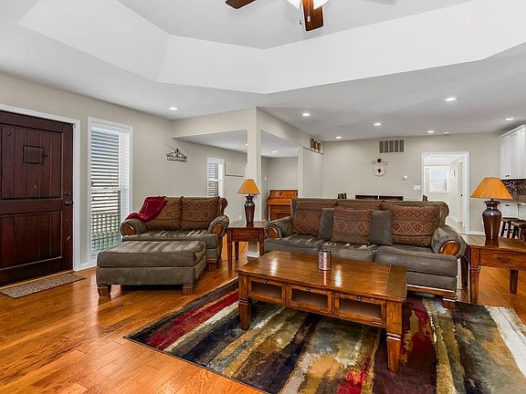 5th image of 1024 S Madison St