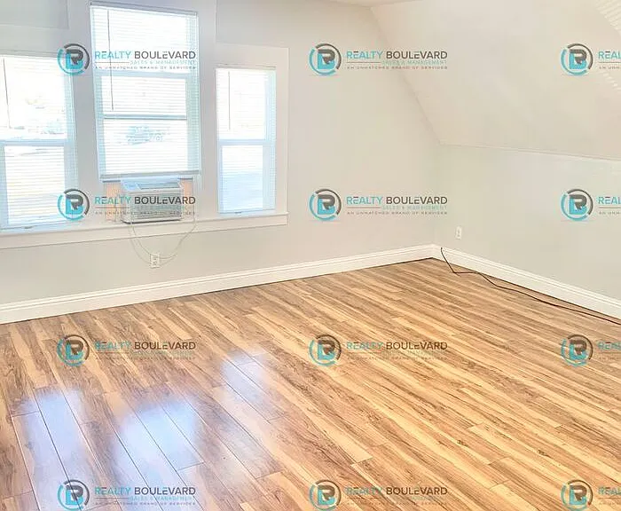 662 Eureka Ave — Photo 4