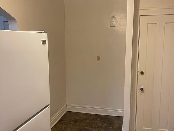 2nd image of 1979 Garden Ln