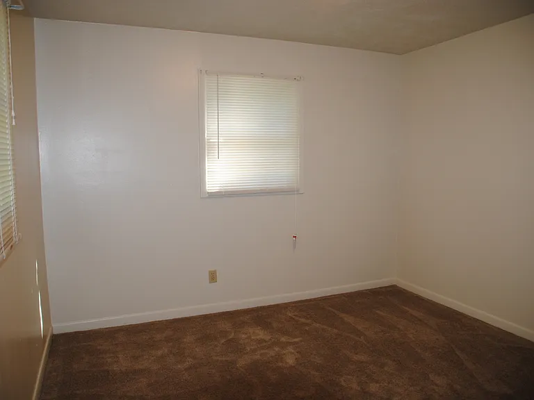 111 Walnut Dr — Photo 16