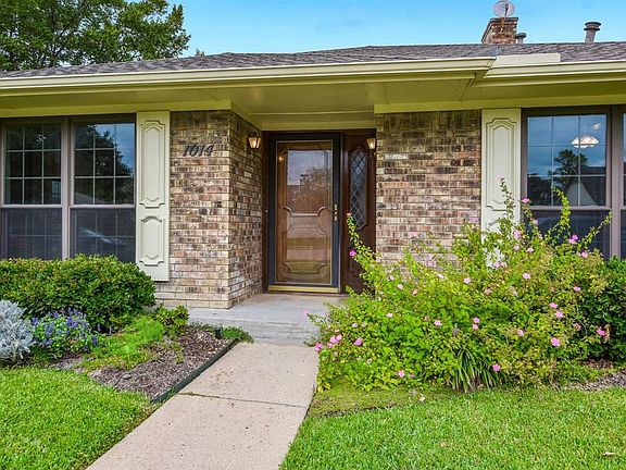 3rd image of 1014 Oxfordshire Dr